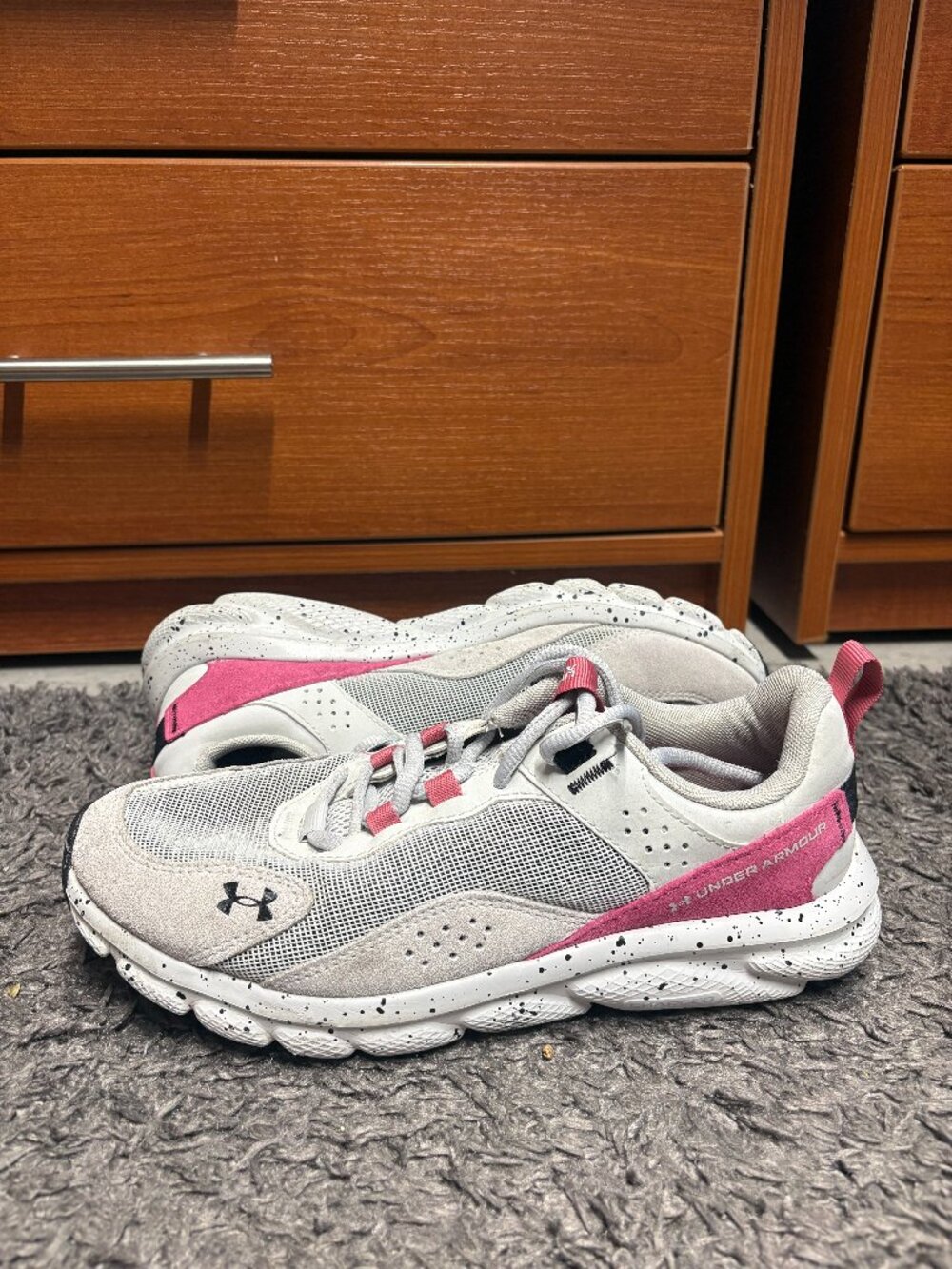 Under Armour Charged Verssert Speckle Women's Shoes, Gray, pink size 8.5